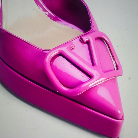 VALENTINO PINK VLOGO MEDALLION PATENT PUMPS - Picture 3 of 4